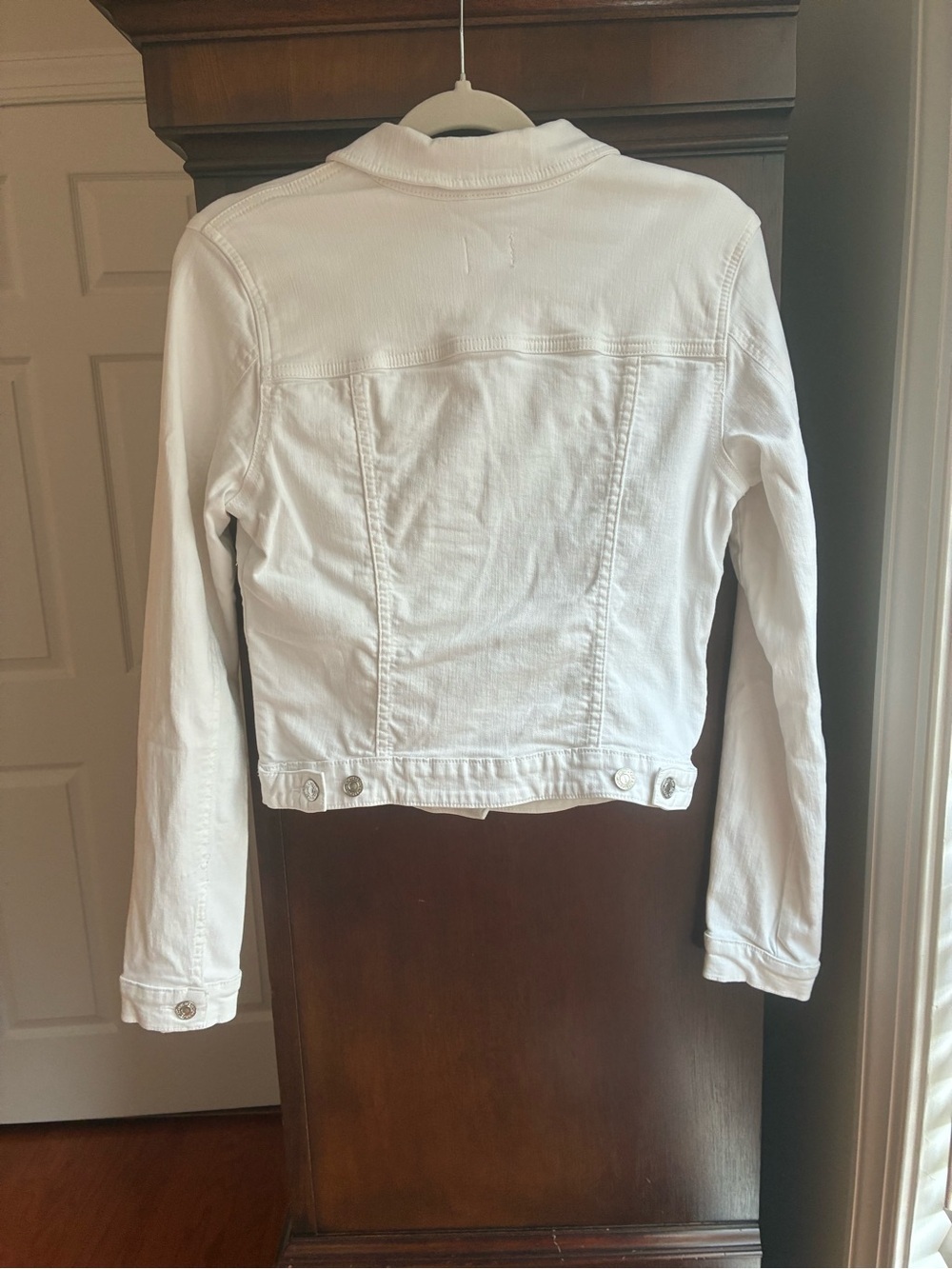 GUESS womens Essential Sexy Trucker Denim Jacket - Picture 9 of 9